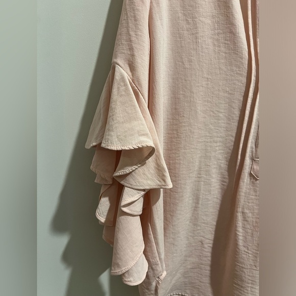 NWT Vince Camuto Women’s Split Neck Ruffle Sleeve Blouse - Picture 7 of 11